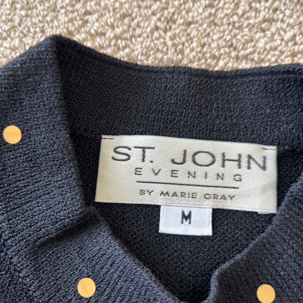 Beautiful St John Evening mock neck, sleeveless knit shell with sequins. Size M - Picture 2 of 4